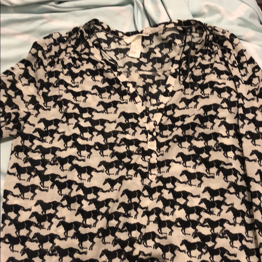 Blouse with horses on it